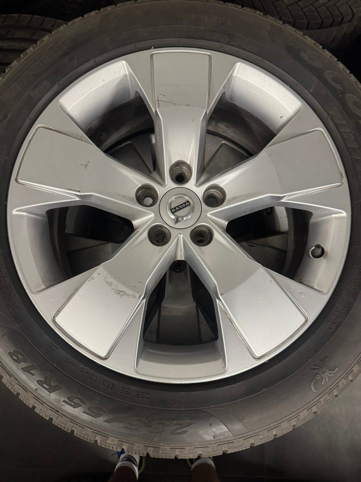4 jantes Volvo origine 18” XC40 + pneus hiver, Autos : Pièces & Accessoires, Pneus hiver, Enlèvement, Pneu(s), 18 pouces