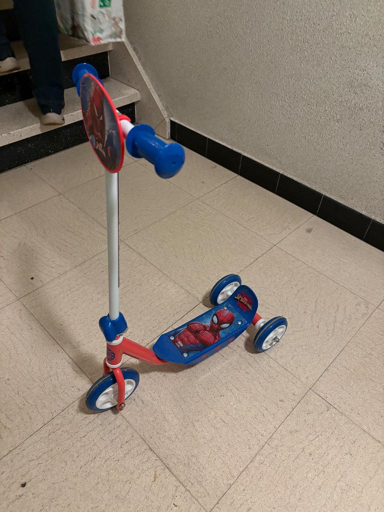 Spiderman step, Fietsen en Brommers, Ophalen, Zo goed als nieuw, Gewone step, Disney