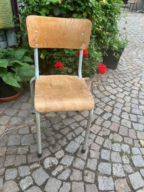 40 CHAISES DE RÉFECTOIRE EN BOIS VINTAGE EMPILABLES, Maison & Meubles, Chaises, Brun, Enlèvement, Bois, Cinq, Six Chaises ou plus
