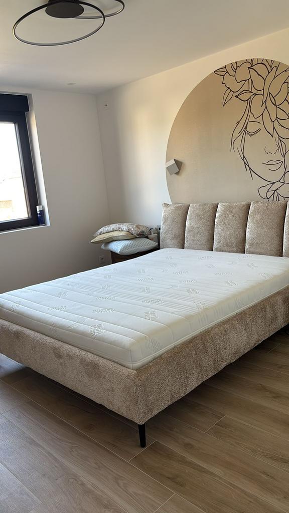 Matras Prenutia 160x200, Huis en Inrichting, Slaapkamer | Complete slaapkamers, Ophalen, Zo goed als nieuw