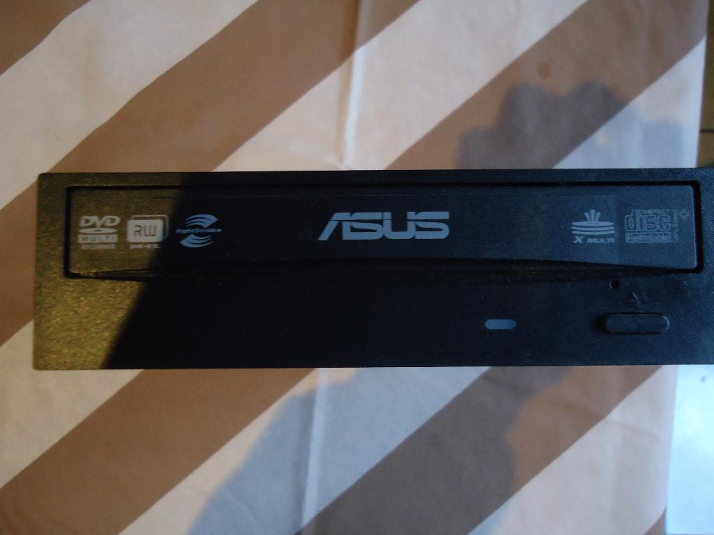 DVD reader and dvd, Computers en Software, Optische drives, Ophalen, Intern, Gebruikt, Dvd