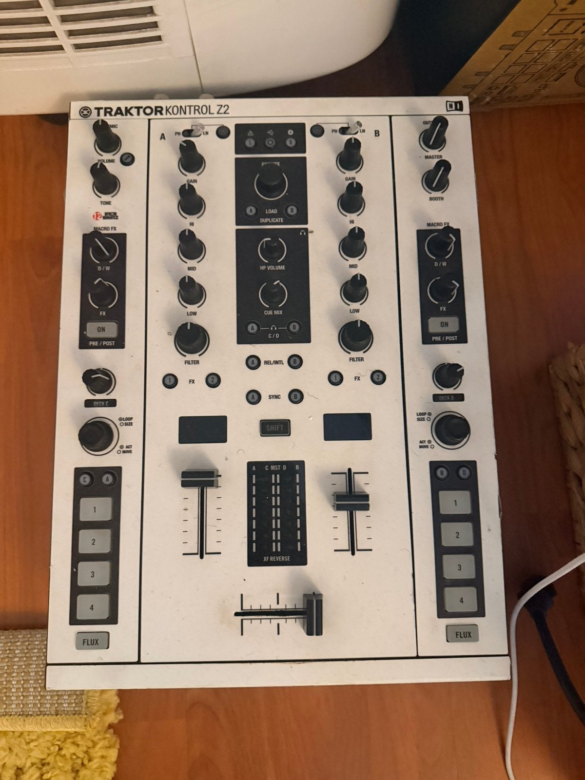 Native Instruments Traktor Kontrol Z2 — DVS-mixer, Ophalen, Gebruikt, Microfooningang