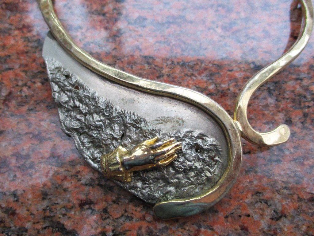 halsketting van een kunstenaar uit Les Baux France, Bijoux, Sacs & Beauté, Colliers, Enlèvement ou Envoi, Utilisé, Or, Autres matériaux