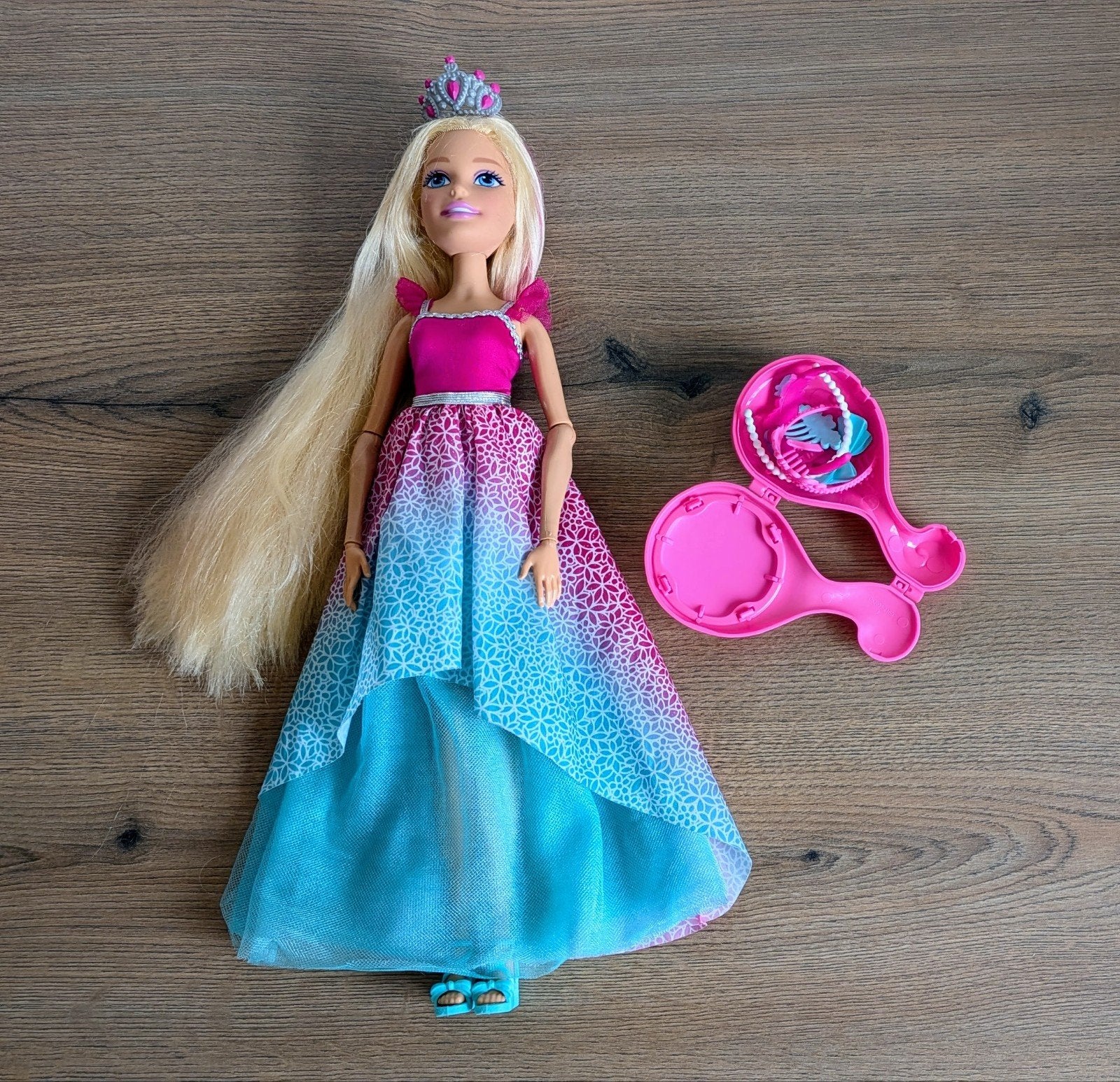 Barbie Dreamtopia Endless Hair Kingdom, Ophalen of Verzenden, Zo goed als nieuw, Barbie