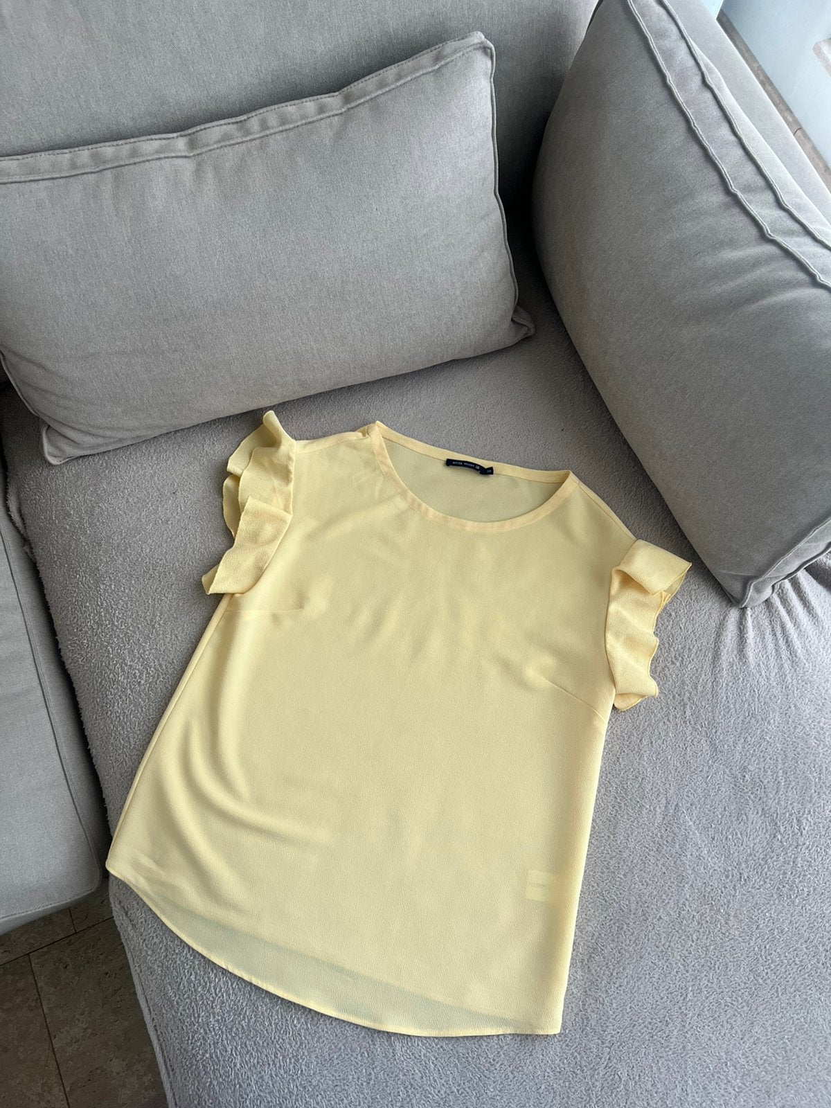 RIVER WOODS gele top met frullen aan de mouwen maat M, Kleding | Dames, Maat 38/40 (M), Geel, Ophalen of Verzenden, Zo goed als nieuw