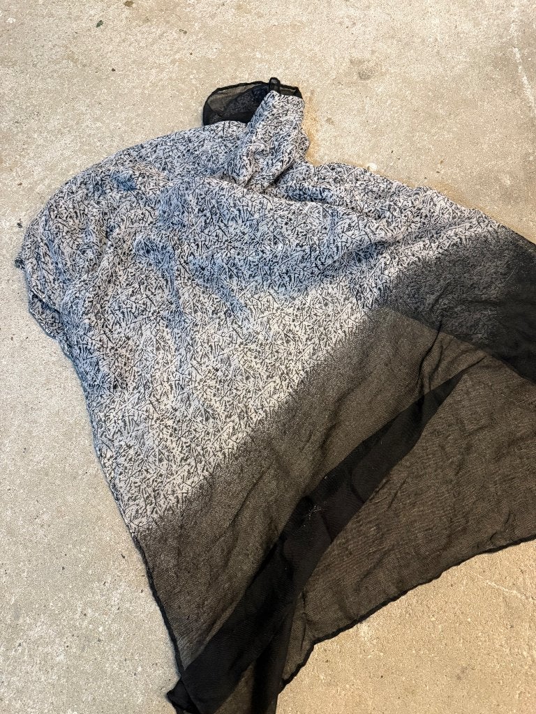 Foulard noir à motifs sur fond blanc, Enlèvement ou Envoi, Neuf, Pashmina