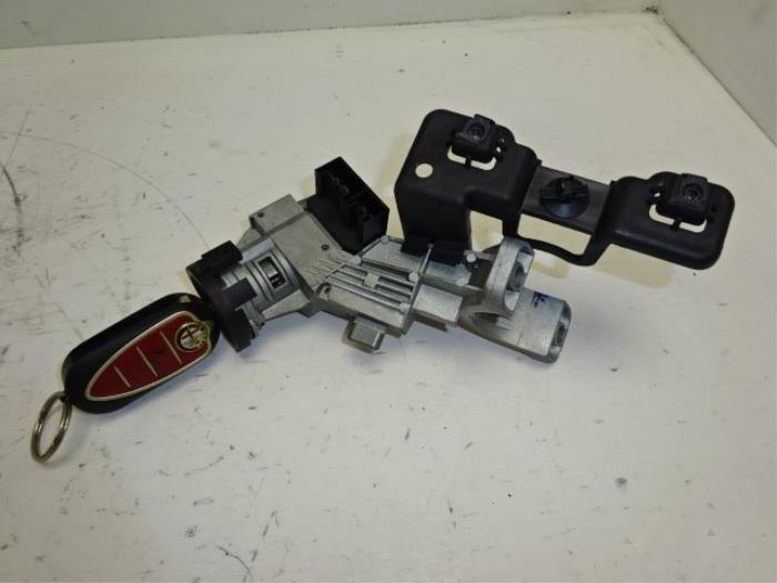 Serrure de contact + clé d'un Alfa Romeo Mito, -, 3 mois de garantie, Utilisé, Alfa Romeo