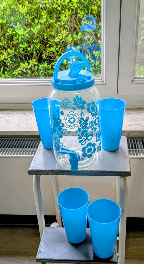 Tap bidon dispenser van +/- 5L met 4 drinkbekers, Enlèvement, Neuf, Autres types