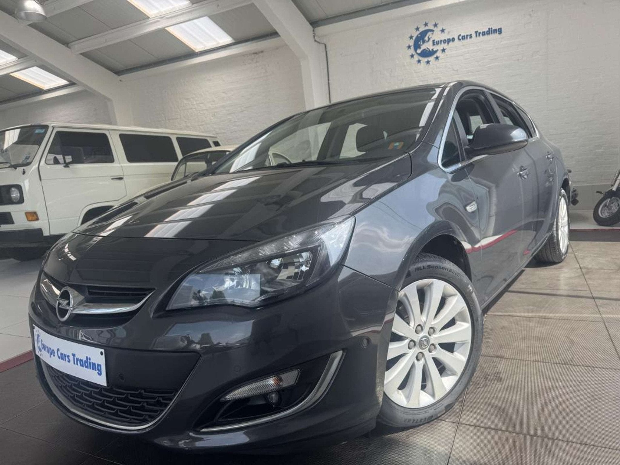 Opel Astra J COSMO 1.4TURBO 140ch CHAINE DE DISTRIBUTION GPS, 144 g/km, USB, Gebruikt, Bedrijf