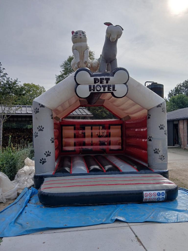 Springkasteel Pet Hotel, Hobby en Vrije tijd, Ophalen, Gebruikt, Feestartikel