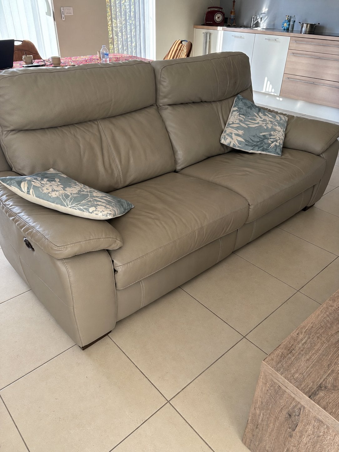 Lederen salon – met relax (elektr), Ophalen, 150 tot 200 cm, Zo goed als nieuw, Rechte bank