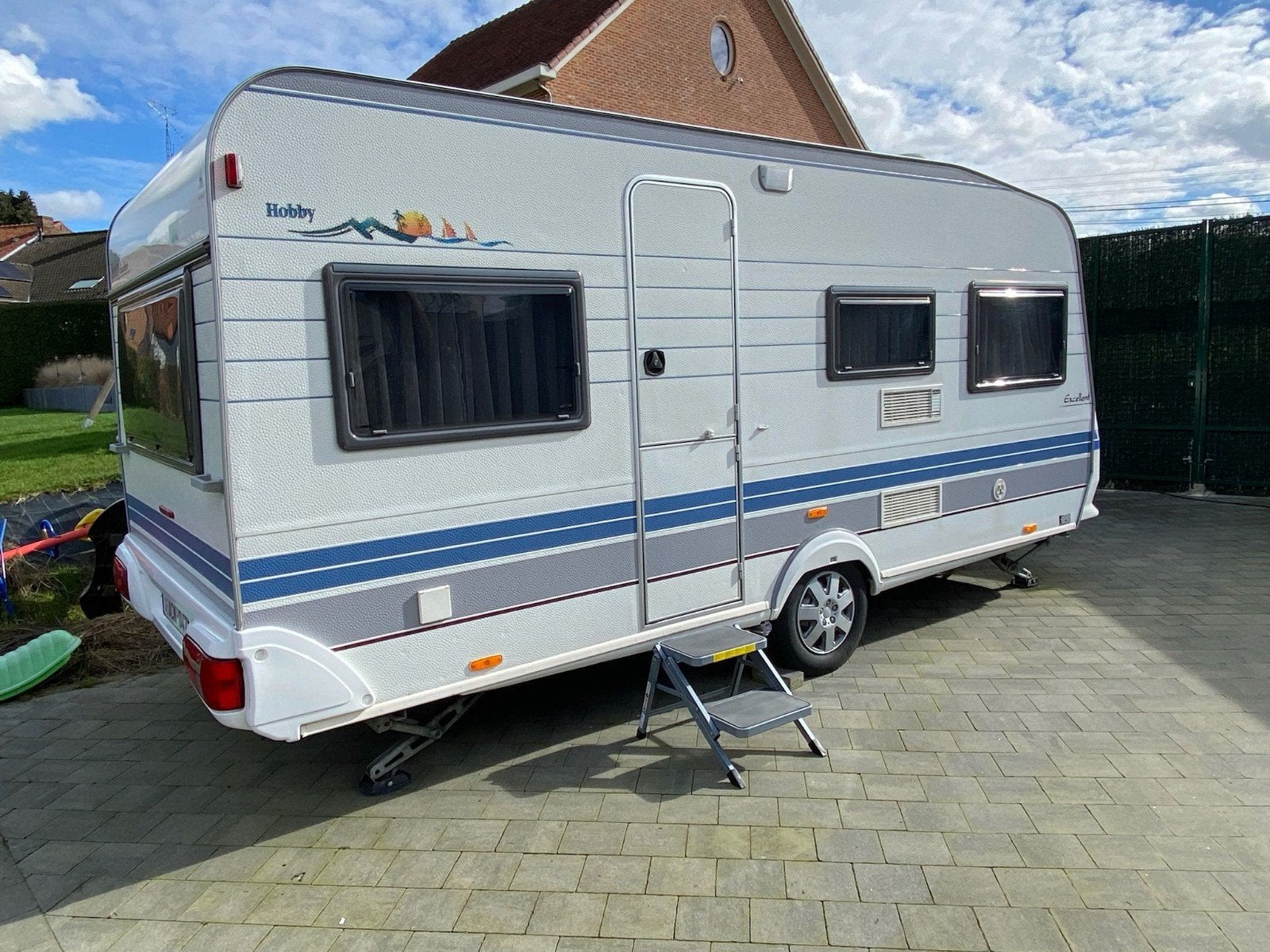 Caravan Hobby 470U Goolderheide te bezichtigen, Caravans en Kamperen, Rondzit, Hobby, Dwarsbed, Particulier