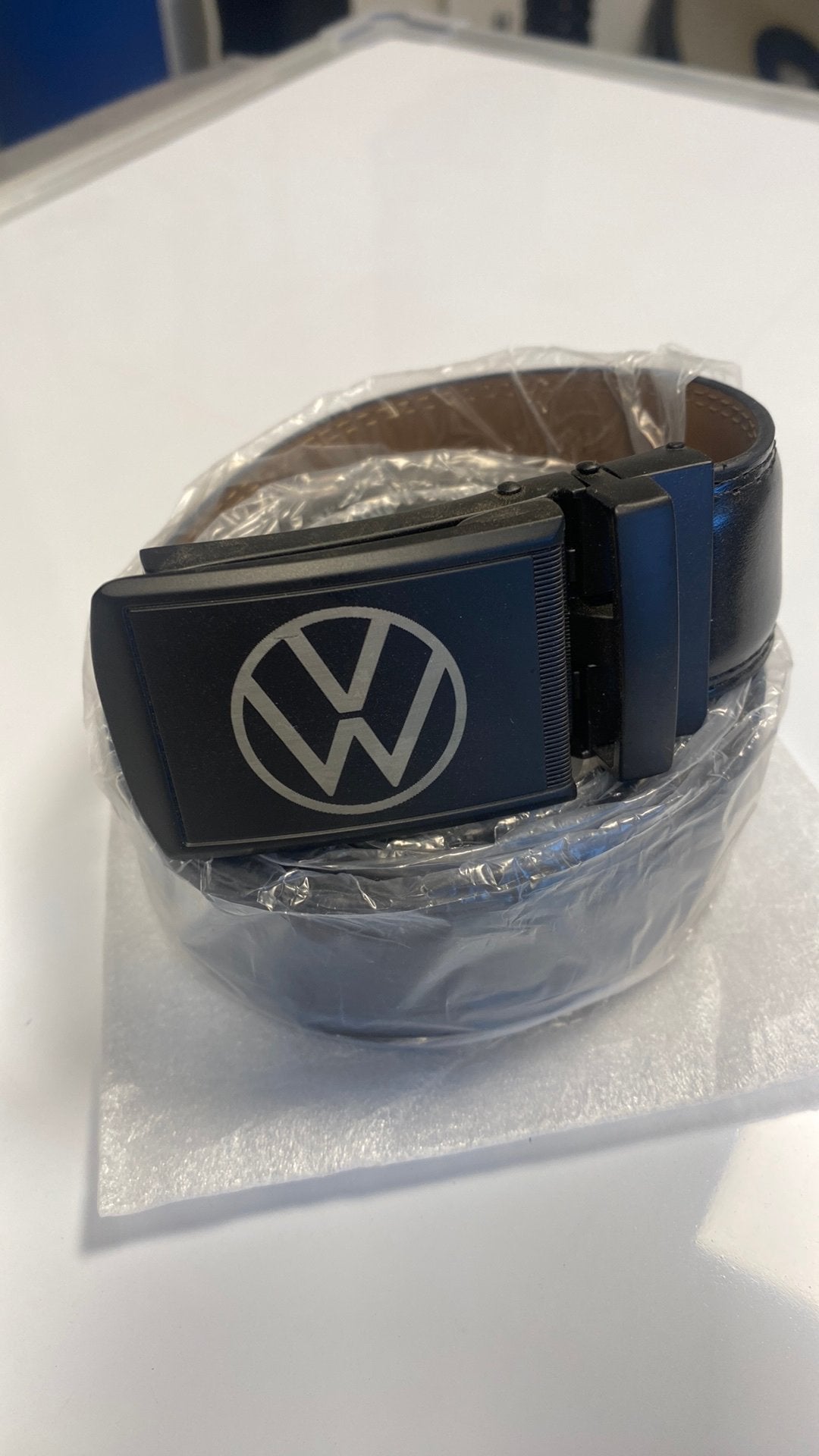 Ceinture gravée VW volkswagen, Neuf, Cuir véritable, Enlèvement ou Envoi, 115 cm ou plus