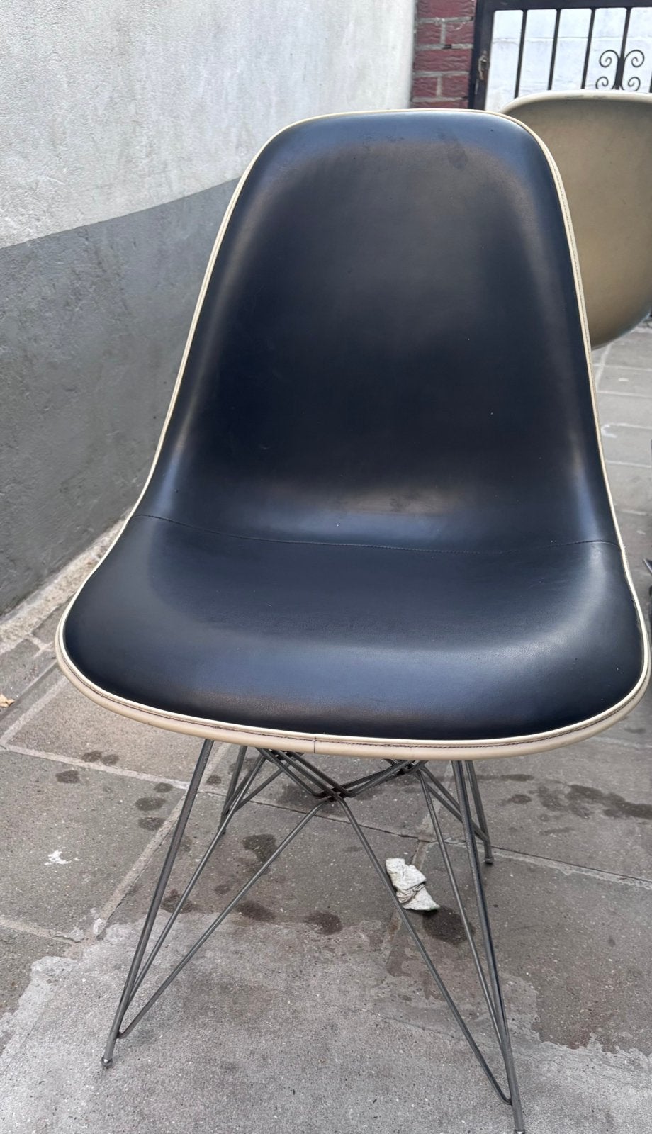 Chaise authentique Eames x Herman Miller Fibre de verre Cuir, Enlèvement ou Envoi, Comme neuf, Noir, Cuir