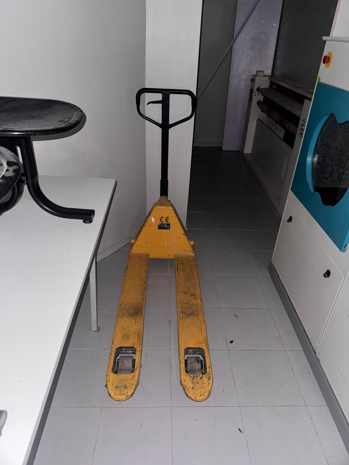 Handpallettrucks van 2 ton, Doe-het-zelf en Bouw, Ophalen, Zo goed als nieuw
