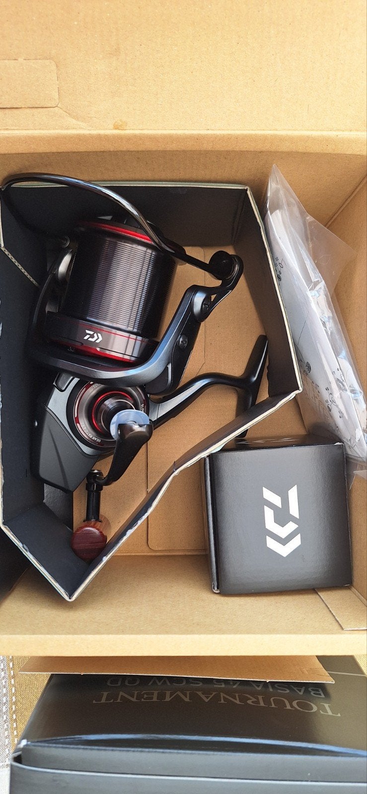 2 x base de tournoi Daiwa 20 45 SCW QD flambant neuve., Enlèvement, Neuf, Moulinet