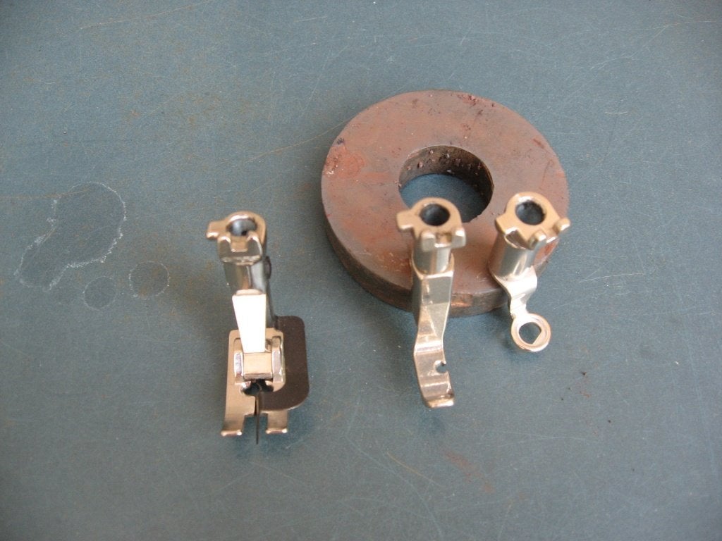 3 bernina naaivoetjes oude serie: nr. 016, nr. 4, Hobby en Vrije tijd, Ophalen of Verzenden, Zo goed als nieuw, Accessoires, Bernina