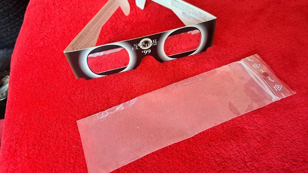 lunettes éclipse 11 août 1999 dans son étui d'origine, Ophalen of Verzenden, Zwart, Bril
