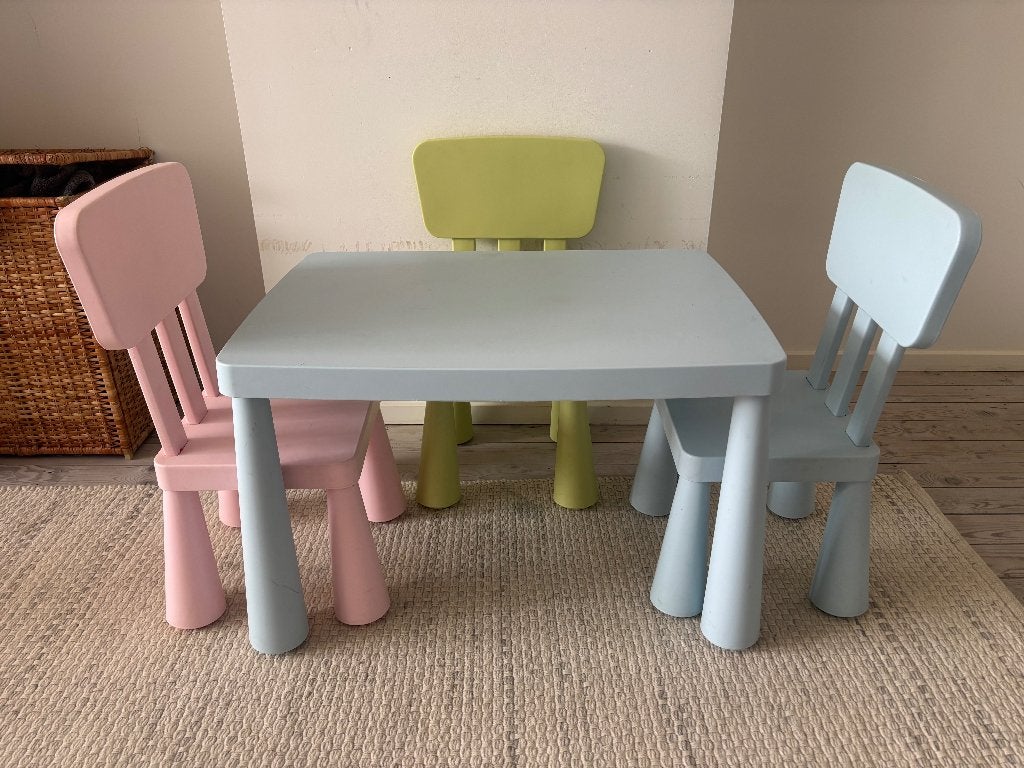 Kindertafel met 3 stoelen, Kinderen en Baby's, Kinderkamer | Tafels en Stoelen, Ophalen, Gebruikt, Tafel(s) en Stoel(en)