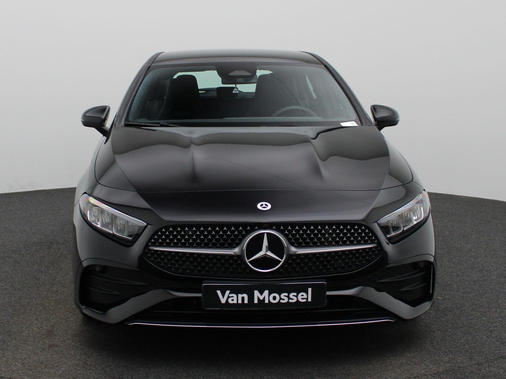 Mercedes-Benz A 200 AMG Line, Auto's, Dealer onderhouden, Gebruikt, 4 cilinders, Zwart