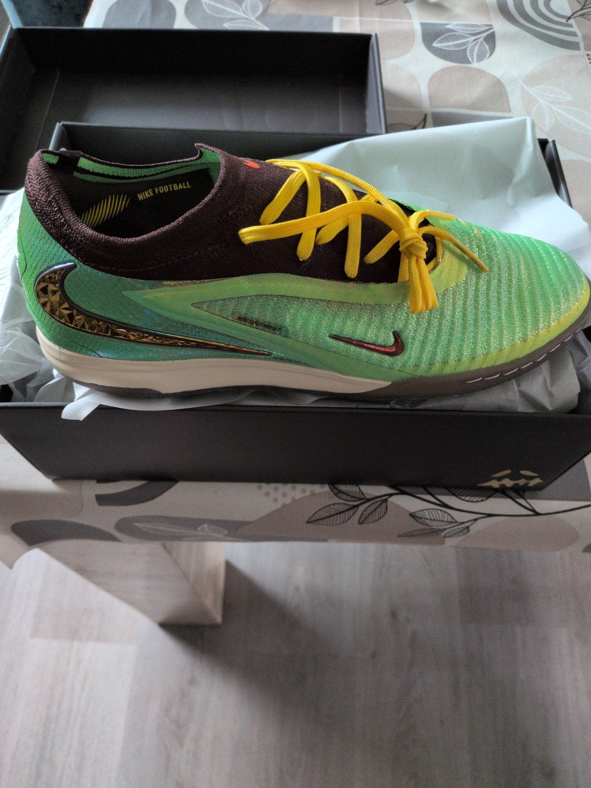 Nike Phantom 6 indoor x Cactus Jack maat 44, Watersport en Boten, Kano's, Ophalen