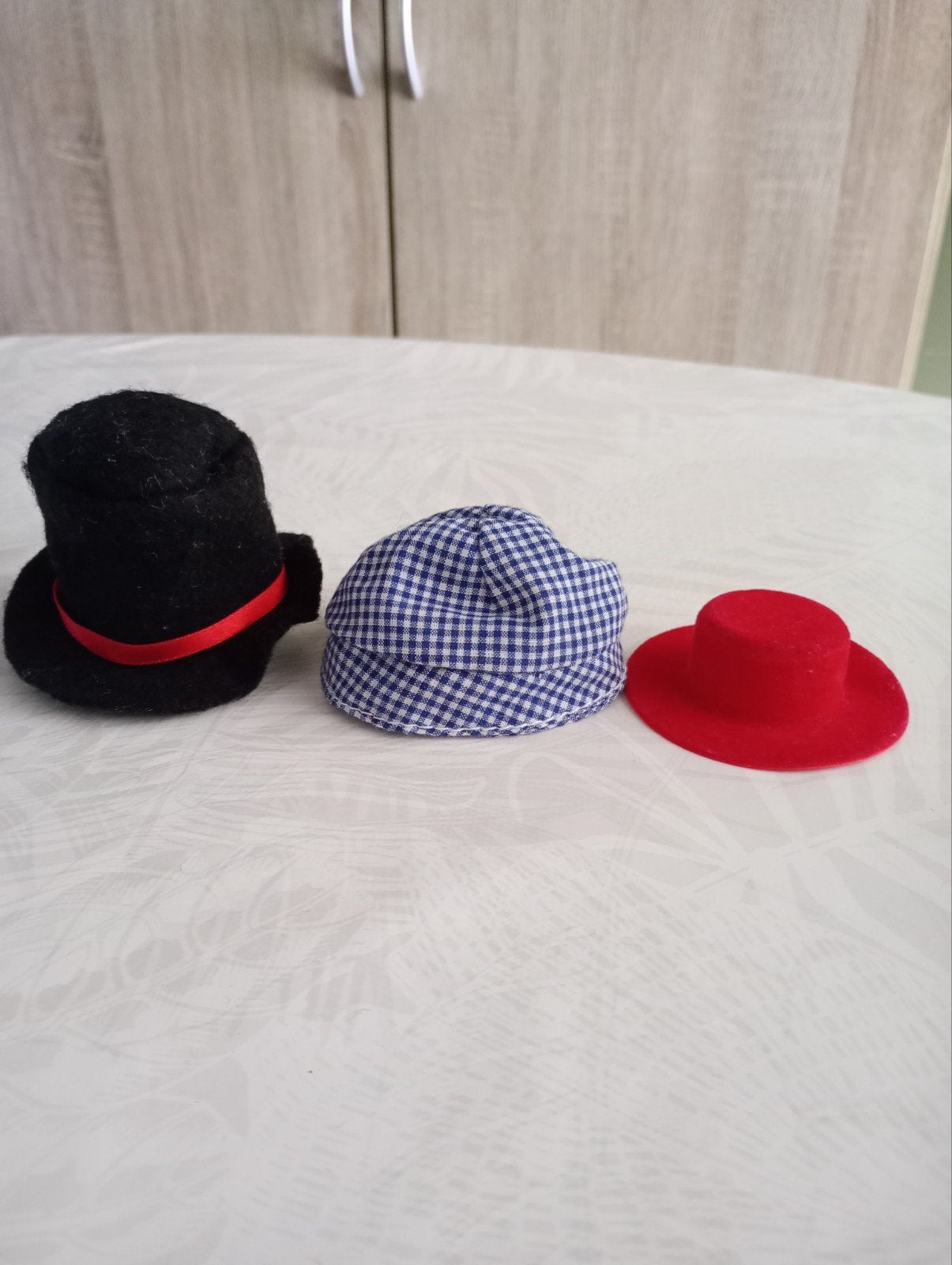 Lot de 3 chapeaux miniatures vintage pour poupées ou ours en, Enlèvement ou Envoi