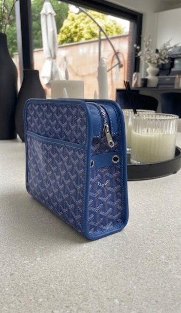 Goyard jouvence pouch bag, Handtassen en Accessoires, Tassen | Schoudertassen, Blauw, Nieuw, Leer, Ophalen