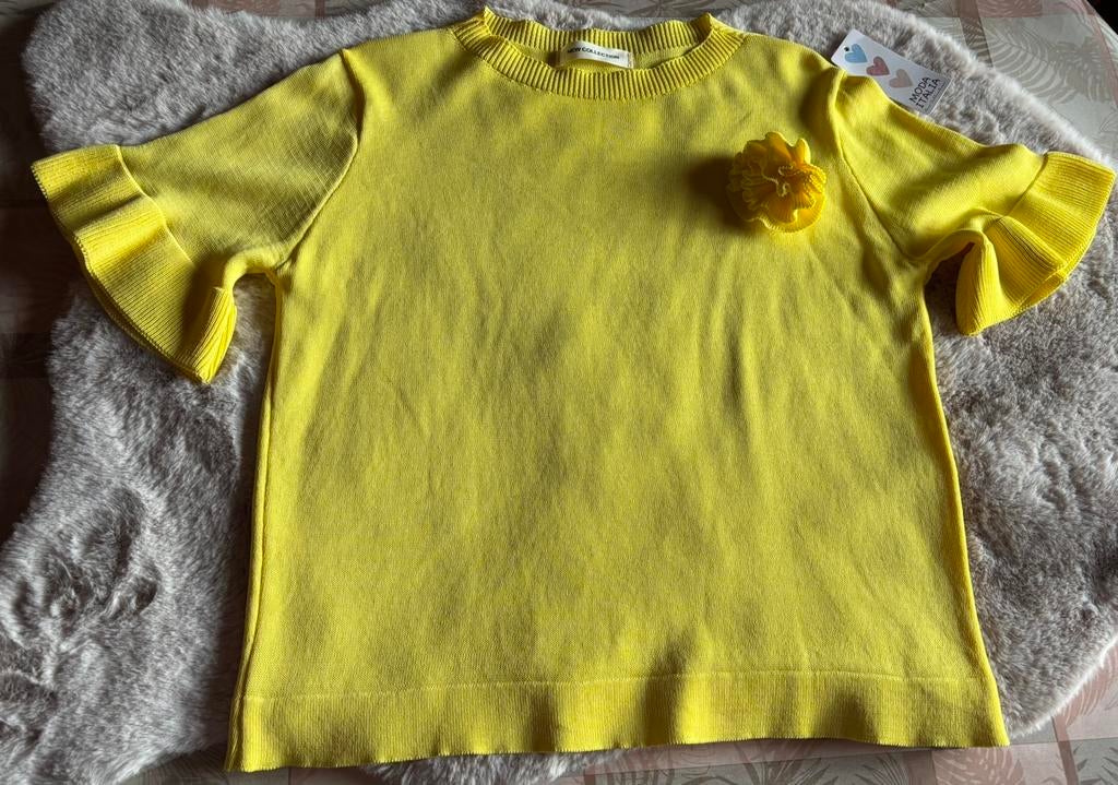 Nieuwe rechte bloes met roosje opgespeld L, Kleding | Dames, Ophalen of Verzenden, Nieuw, Maat 42/44 (L), Geel