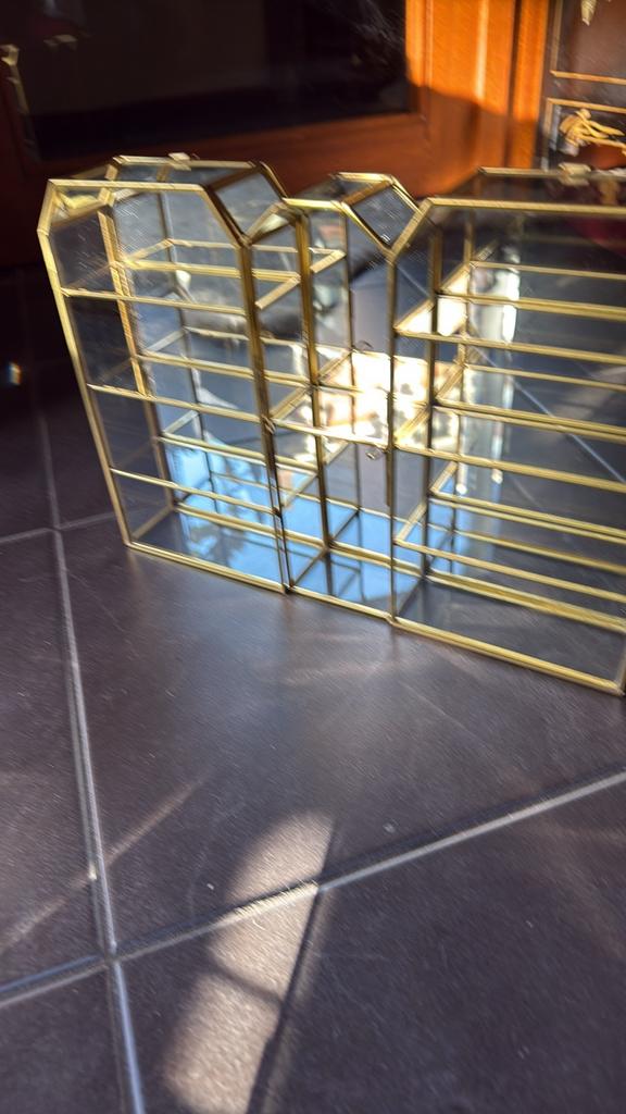 Zeer mooi kastje ( vitrine) voor Swarovski beeldjes, Huis en Inrichting, Woonaccessoires | Etagères, Ophalen, Zo goed als nieuw