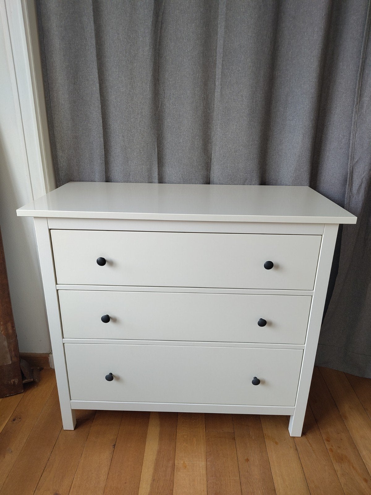 Commode blanche 3 tiroirs Ikea Hemnes – bon état, Maison & Meubles, Armoires | Commodes, Utilisé, Moins de 100 cm, 100 à 150 cm