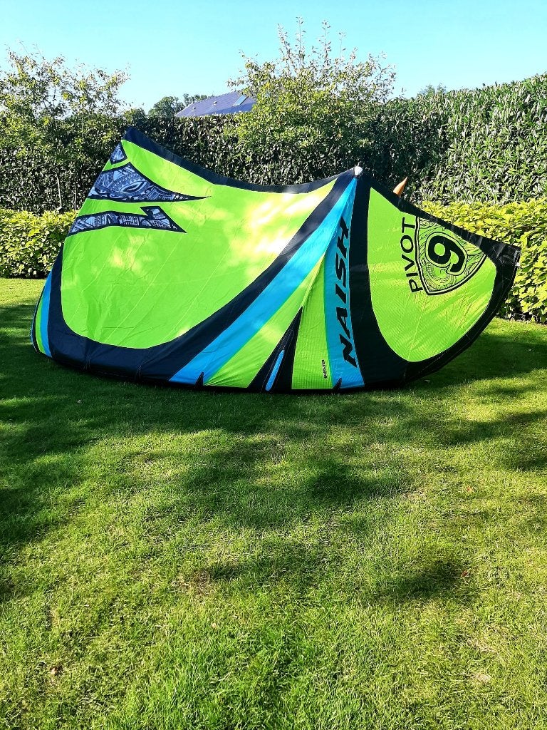 Kite Naish Pivot 9m - nieuwstaat, Watersport en Boten, 9 m², Ophalen of Verzenden, Kite, Geen board