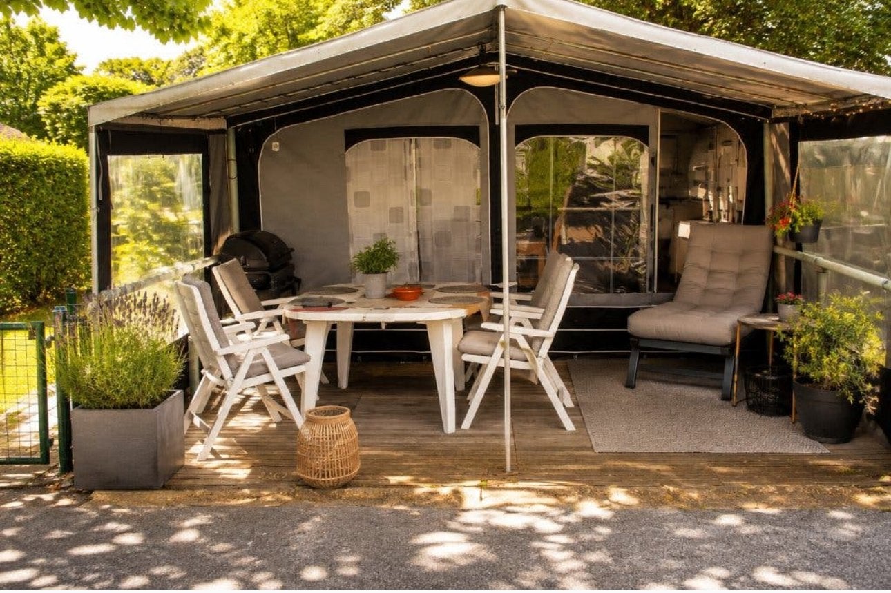 Complete caravan met privé parkeerplaats & inboedel, Caravans en Kamperen