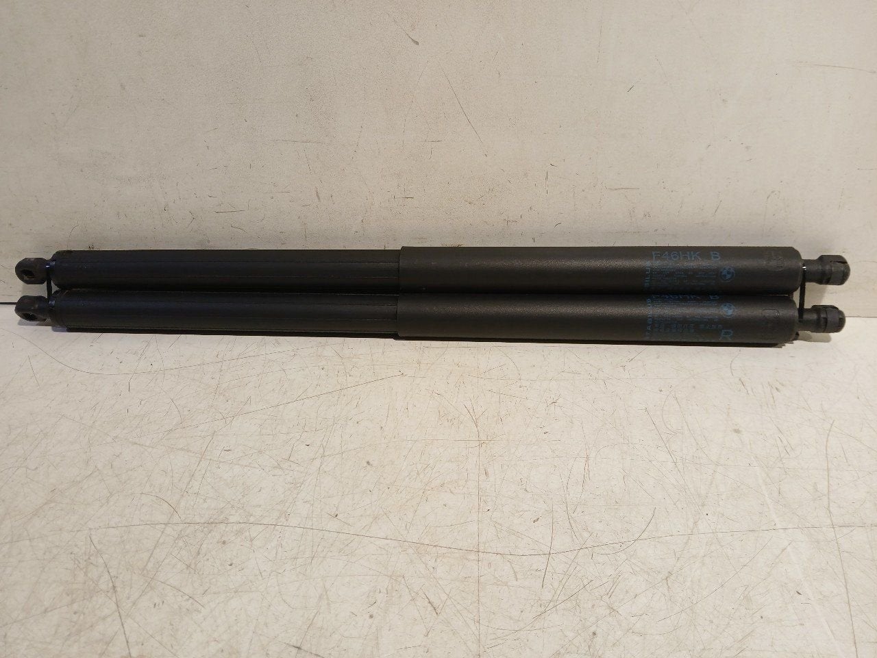 Gasdrukveerset achter BMW 2 serie, Onderdelen@venauto.nl, Van der Ven Autorecycling B.V., Gebruikt, Ettenseweg 76, 4706 PB Roosendaal, The Netherlands