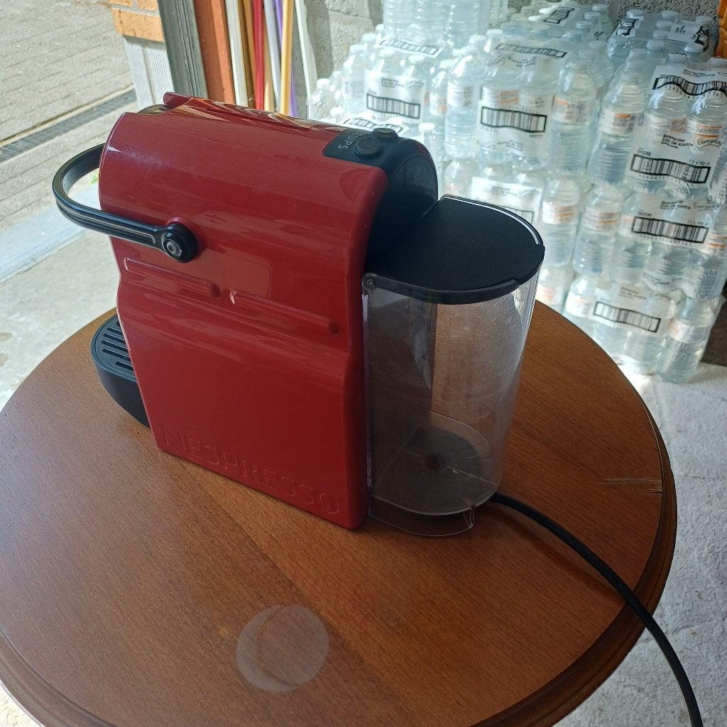 Machine a café nespresso, Machine à espresso, Comme neuf, Enlèvement, Dosettes et capsules de café