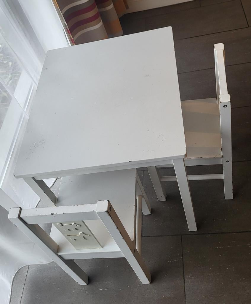 Ikea kindertafel met 2 stoelen, Kinderen en Baby's, Ophalen, Stoel(en)