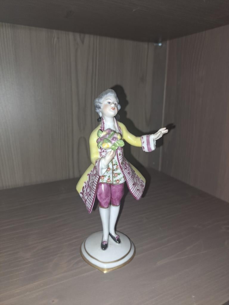 Statue en porcelaine Augustus Rex, Enlèvement