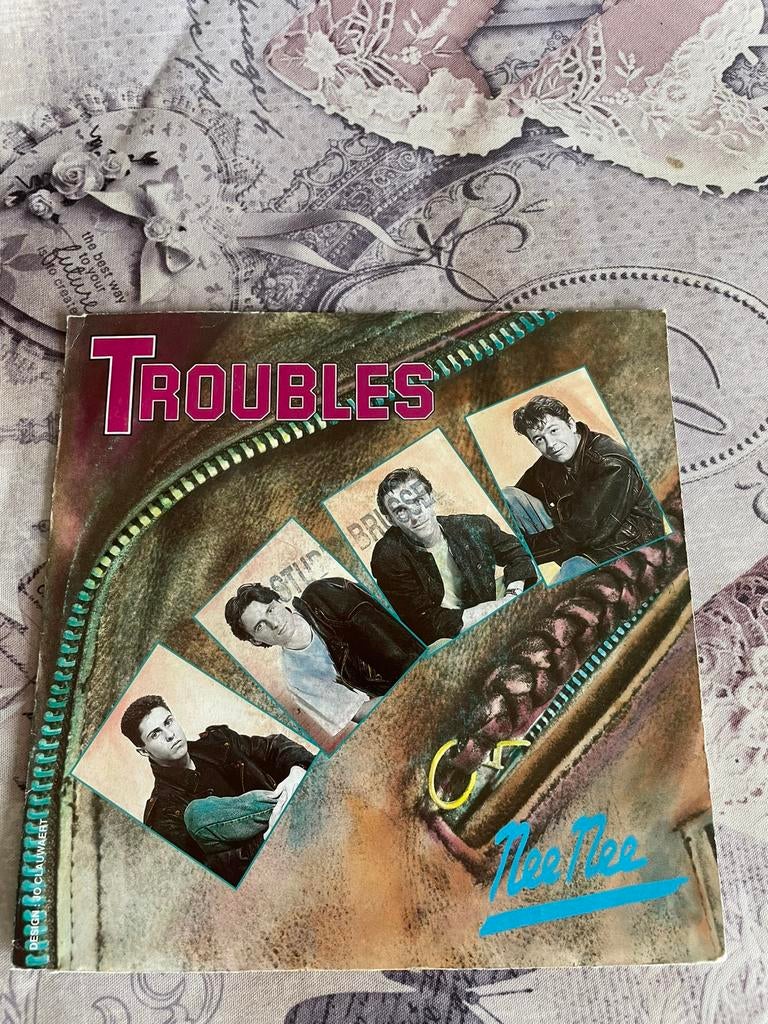 Troubles - nee nee / plus jamais  seul, Enlèvement ou Envoi