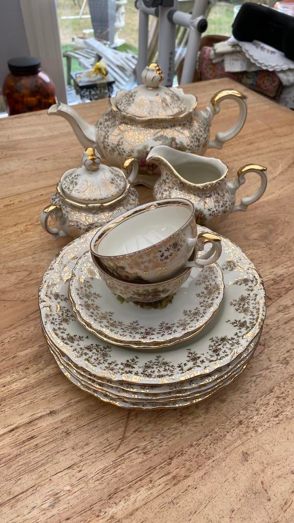 Antiek theeservies met stempel, Ophalen