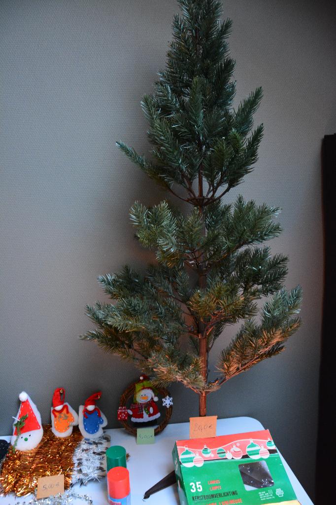 Sapin de Noêl artificiel + guirlande électrique, Enlèvement, Utilisé