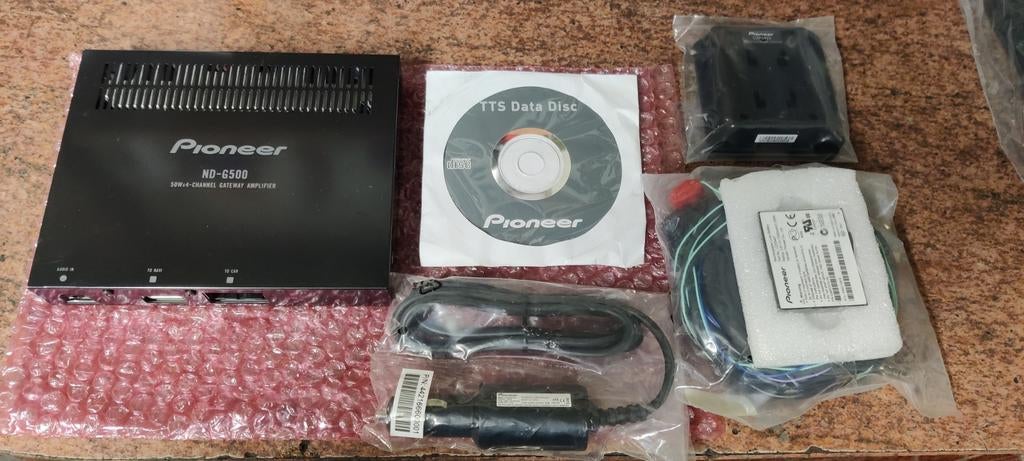 Pioneer ampli plus divers câble support gps..., Enlèvement ou Envoi