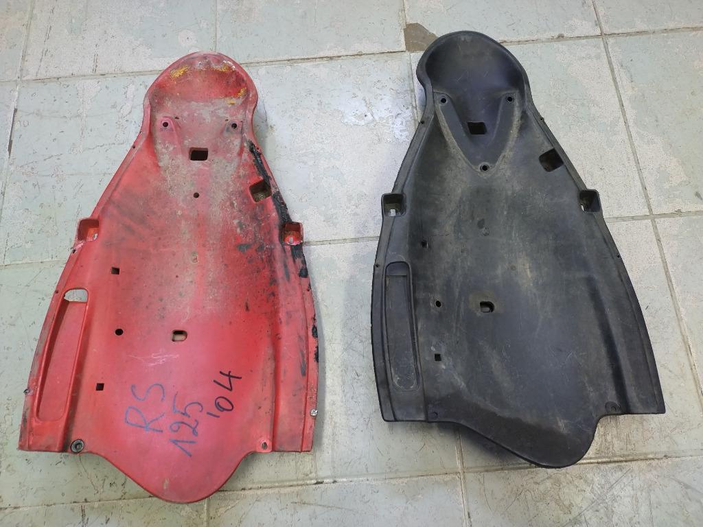 aprilia rs 125 van '99-'05 binnenspatbord achterkuipdeel, Ophalen of Verzenden, Gebruikt