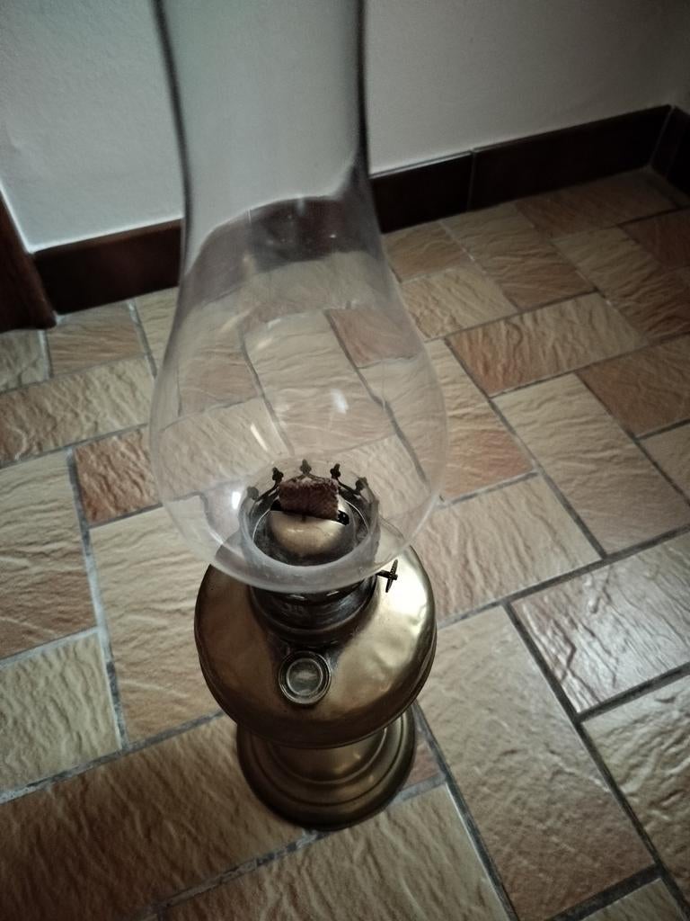 Antieke koperen olielamp, Ophalen
