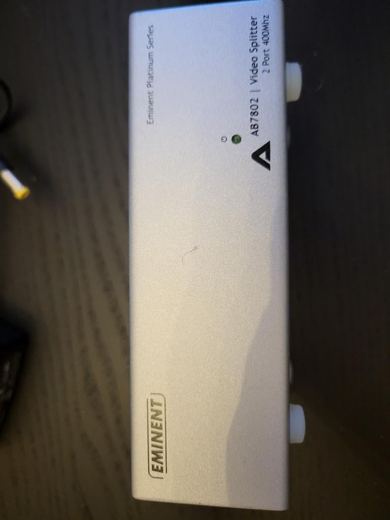 Eminent 2 port VGA Video Splitter / Versterker, Ophalen, Zo goed als nieuw