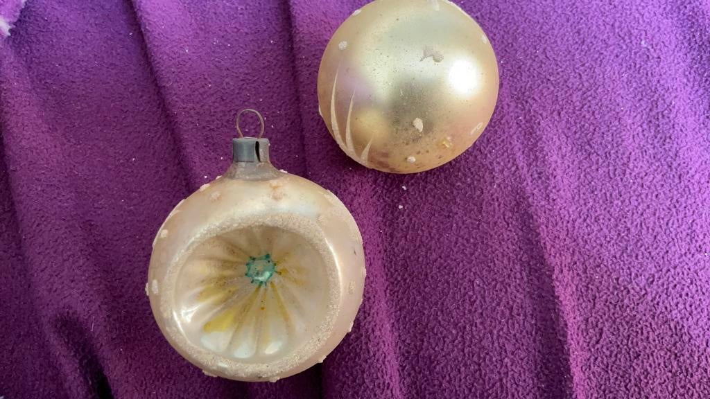 Set van 2 crèmekleurige oude kerstballen, Verzenden, Zo goed als nieuw