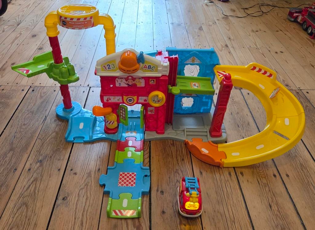 Garage - VTech
Tut Tut Bolides Maxi Casernes de Pompiers, Enlèvement, Comme neuf, 6 mois à 2 ans