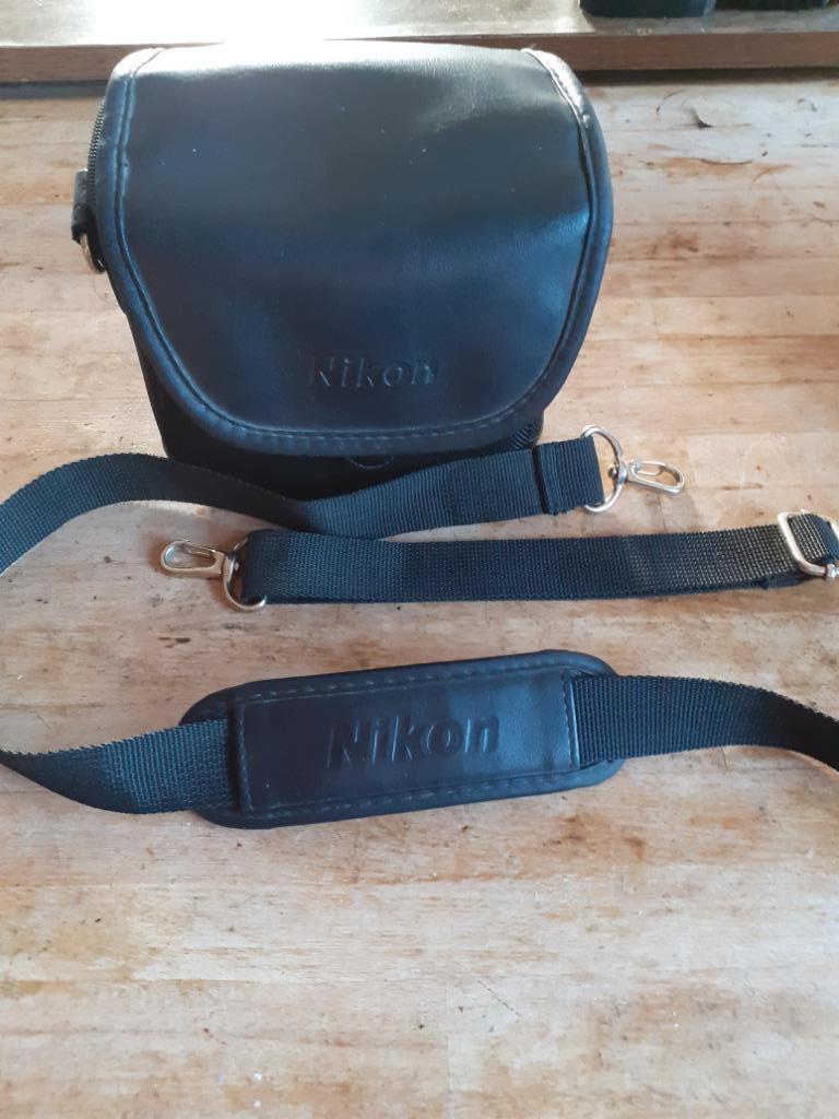 Appareil photo avec étui de transport., 15 Mégapixel, 4 à 7 fois, Compact, Comme neuf