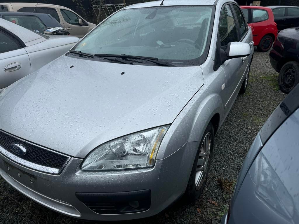 Ford Focus 2.0 diesel bj 2005 km 215.000 rijdt goed, Autos, Focus, Argent ou Gris, Achat, 4 portes