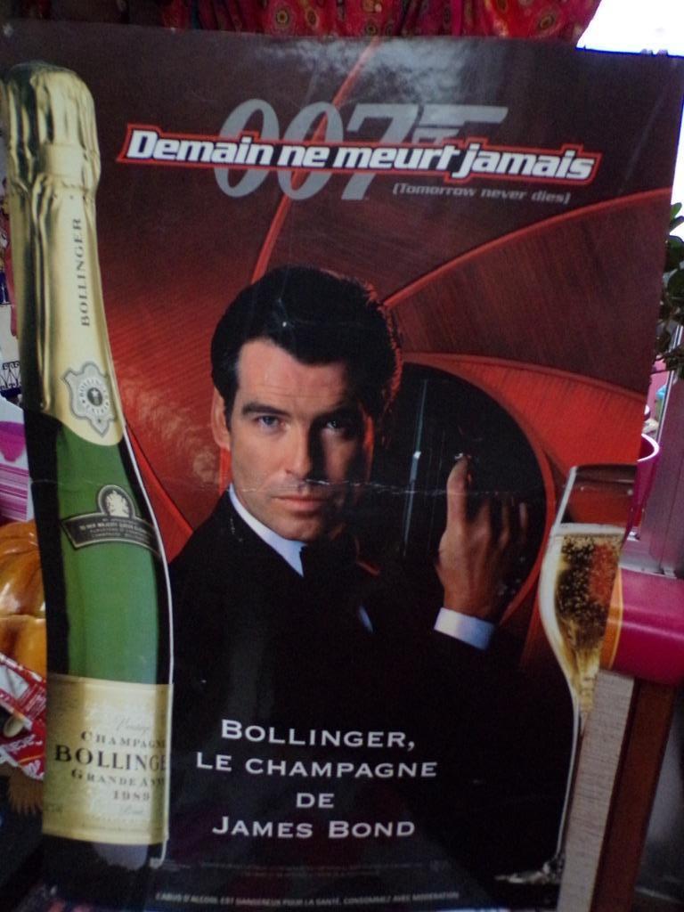 Zeldzaam ! Bollinger champagne James Bond reclamekaart, Verzamelen, Ophalen, Gebruikt, Rechthoekig Staand, Reclame