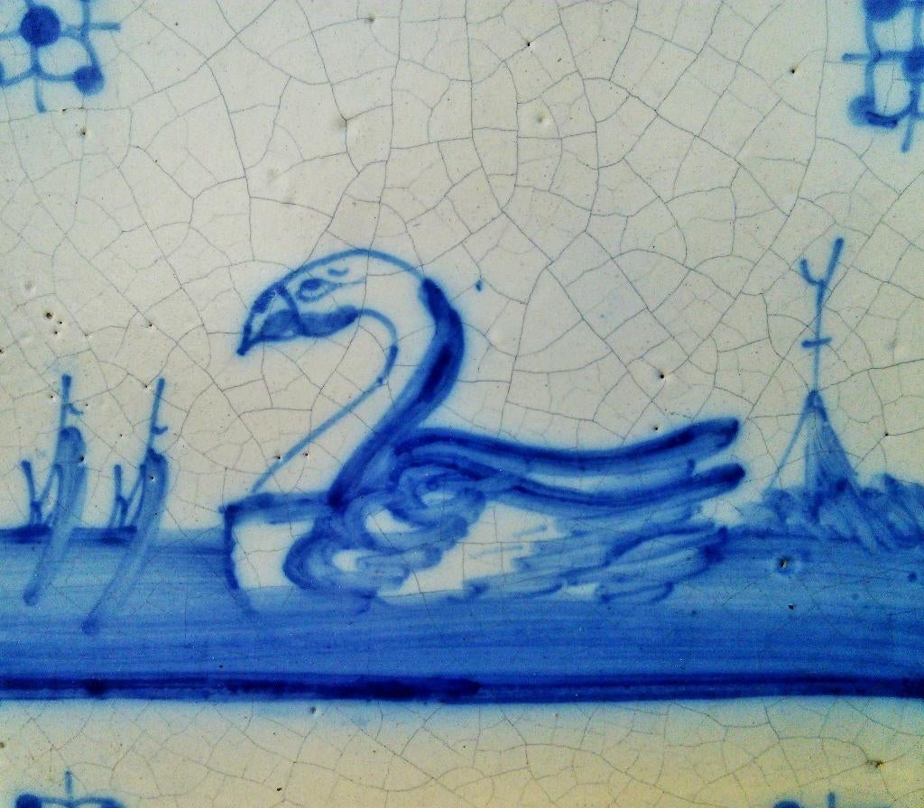 antieke tegel Delfts blauw - Zwaan - 17e eeuw, Antiek en Kunst, Antiek | Wandborden en Tegels, Ophalen of Verzenden