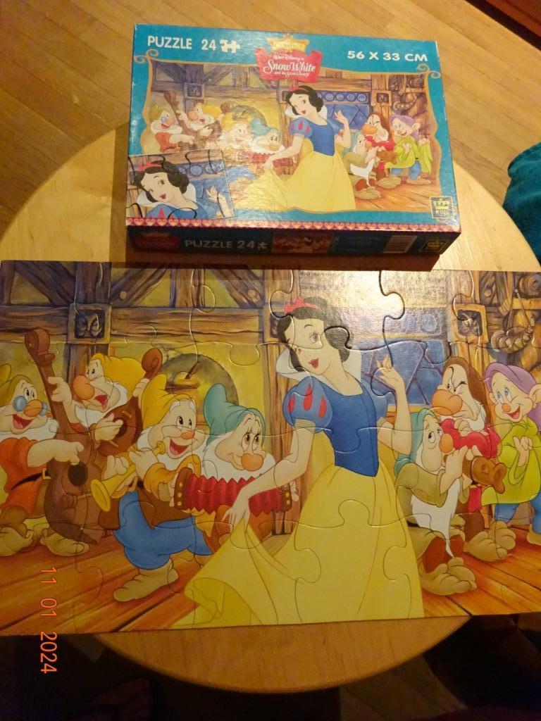 King, leuke puzzel "sneeuwwitje met de 7 dwergen*  24 stuks, Kinderen en Baby's, Ophalen of Verzenden, 10 tot 50 stukjes